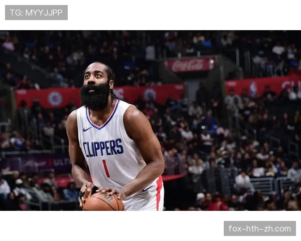 哈登训练完顺手买了辆法拉利，油钱比我房租还高