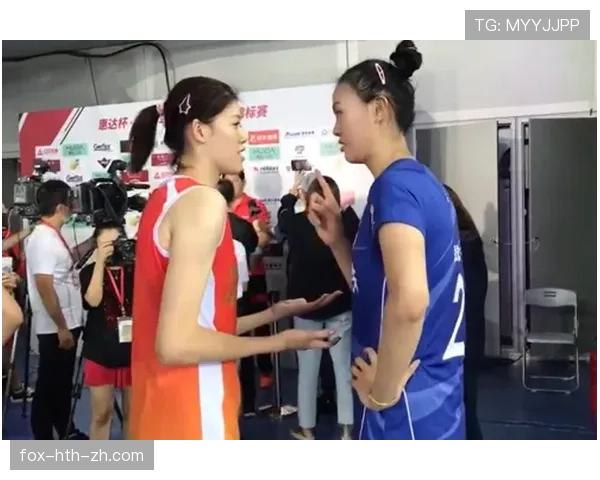 李盈莹家的冰箱里居然塞满了蛋白粉，连饮料都喝零卡的